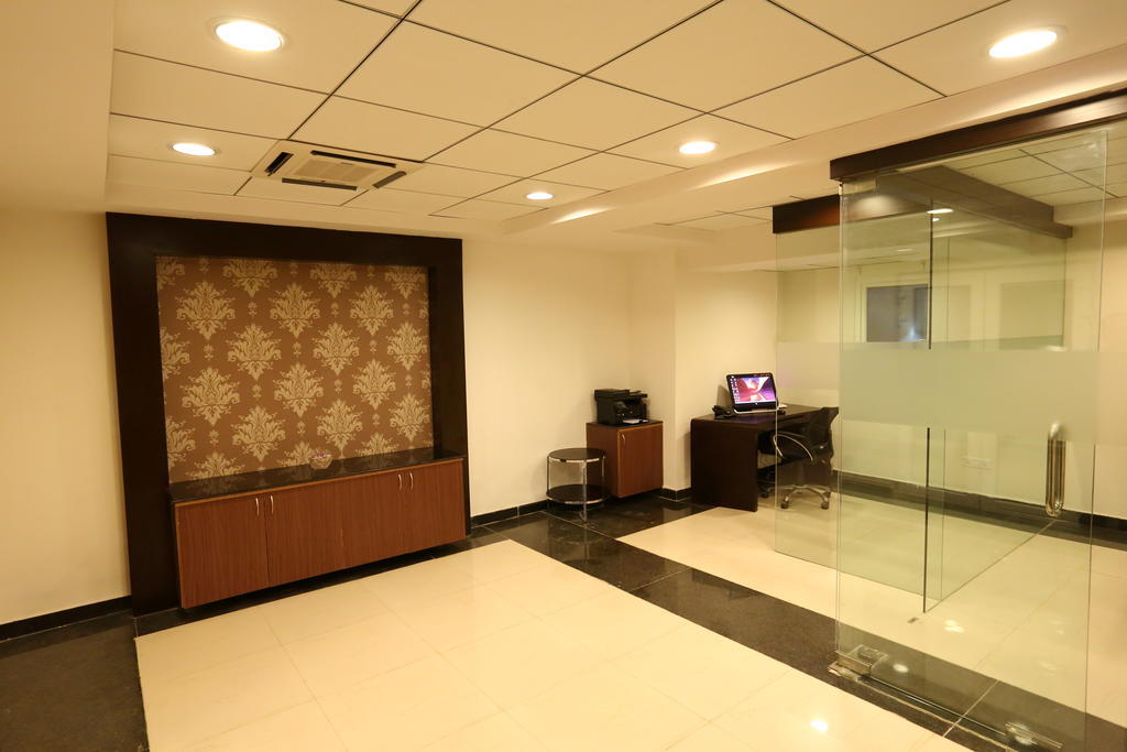 Crest Executive Suites, Whitefield Bangalore Værelse billede
